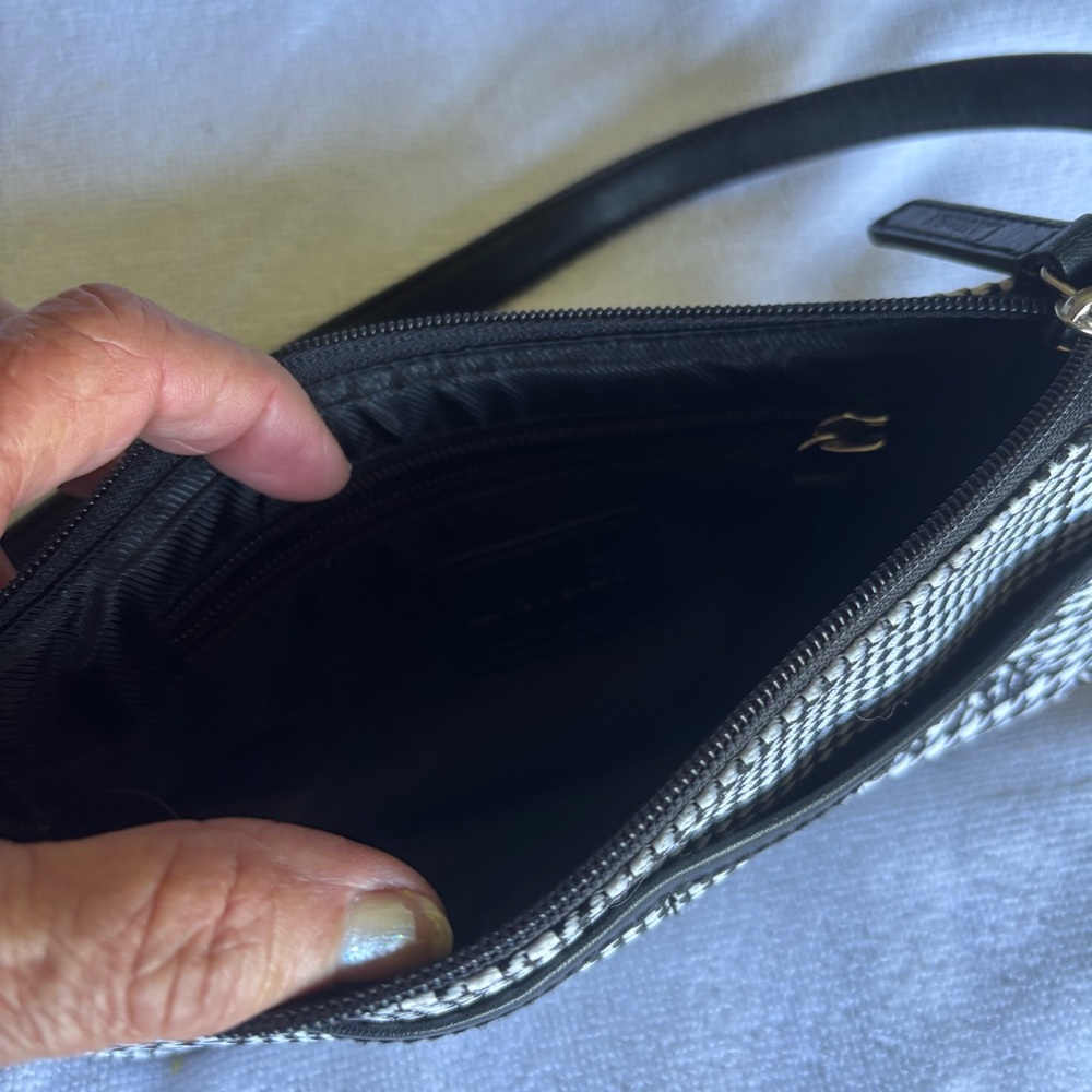 Ralph Lauren Black and White Houndstooth Shoulder Bag - Picture 7 of 10